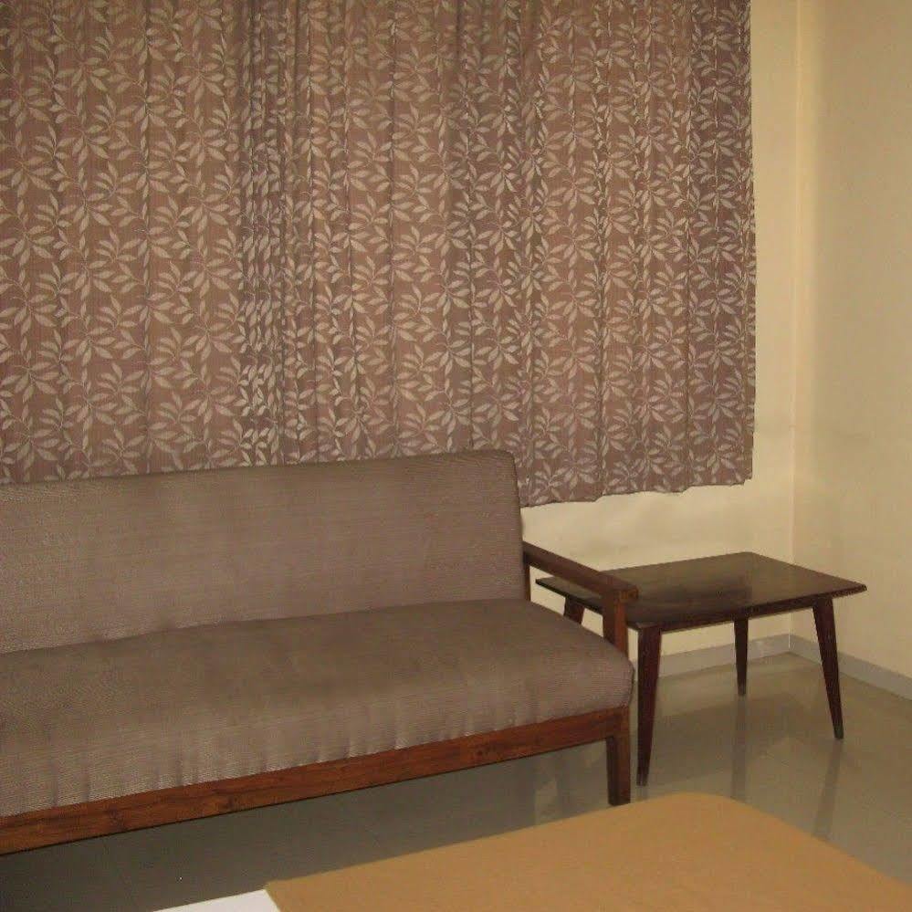 פונה Oyo 1194 Hotel Gulmohr מראה חיצוני תמונה