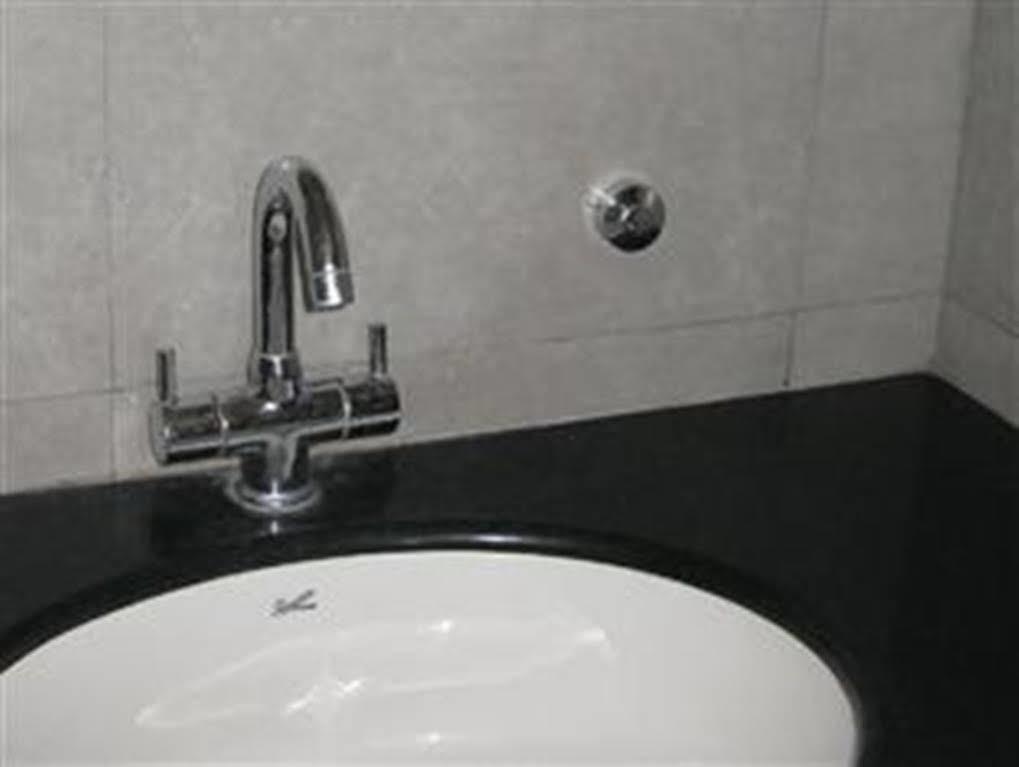 פונה Oyo 1194 Hotel Gulmohr מראה חיצוני תמונה