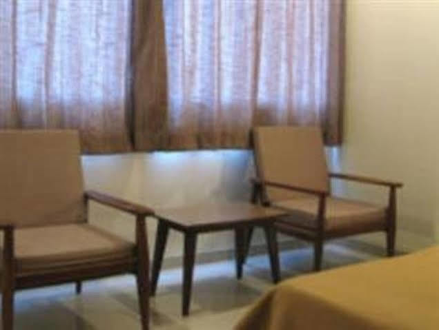 פונה Oyo 1194 Hotel Gulmohr מראה חיצוני תמונה